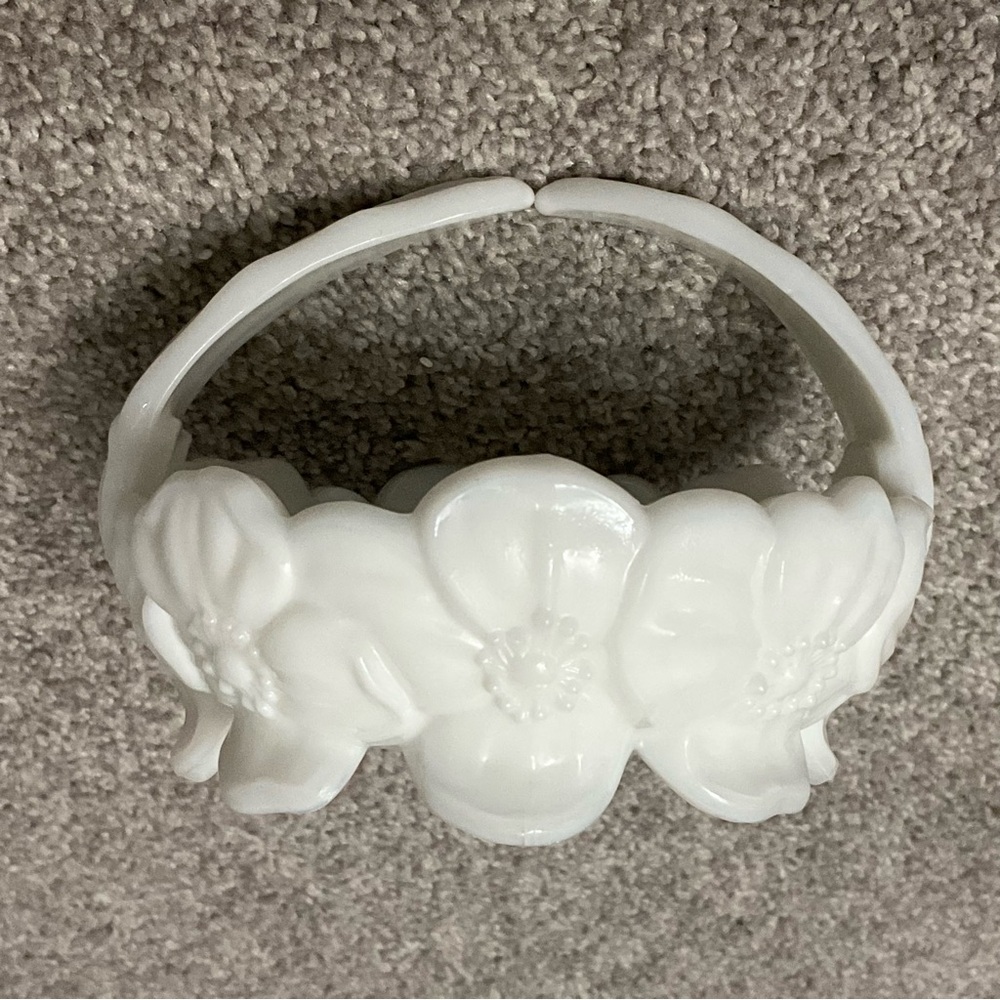 LAST CHANCE**Westmoreland Glass Dogwood Basket/Dish